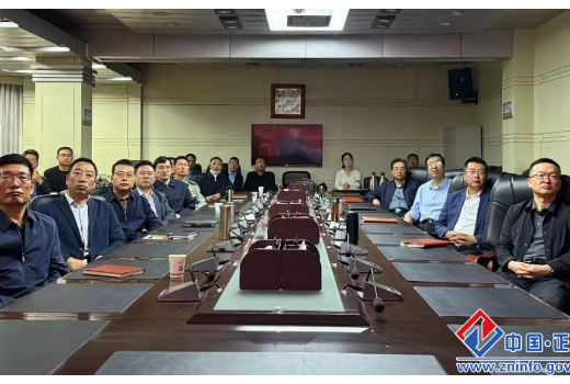 正宁县各界干部群众收听收看纪念中国人民抗日战争暨世界反法西斯战争胜利80周年大会盛况