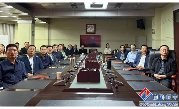 正宁县各界干部群众收听收看纪念中国人民抗日战争暨世界反法西斯战争胜利80周年大会盛况