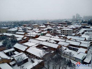 被雪覆盖的正宁村庄